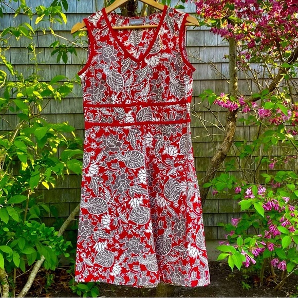 Croft & Barrow Red Sleeveless Cotton Dress With Green & Beige Floral Pattern. 10 - Picture 4 of 12